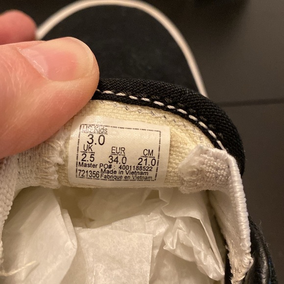 Vans Kids Slip-on Canvas Black and White Shoes. Size 3 Kids - Picture 6 of 6